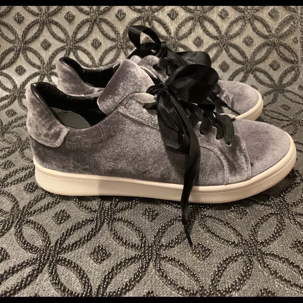 Sam Edelman Marlow Grey Velvet Sneakers